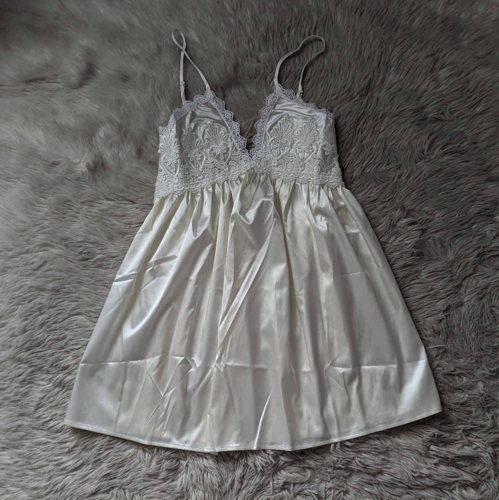 NWT Vanessa Mooney Jolene Dress in White Limited Edition - Picture 4 of 16
